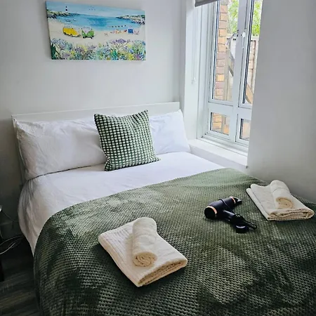 Lovely Double In Euston & Square In *