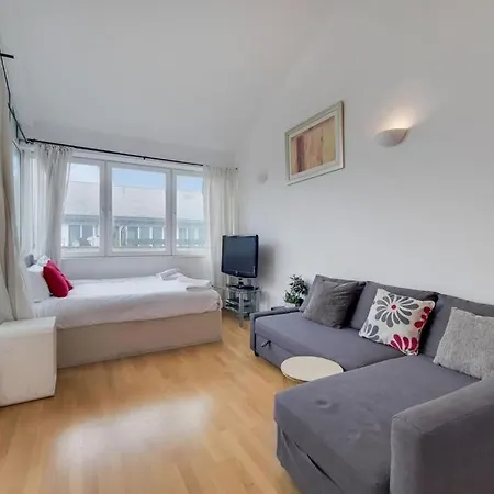2&3 Bedrooms Near Excel - Modern Spacious For Larger Groups London
