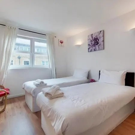 2&3 Bedrooms Near Excel - Modern Spacious For Larger Groups Apartment