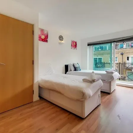 Apartment 2&3 Bedrooms Near Excel - Modern Spacious For Larger Groups *
