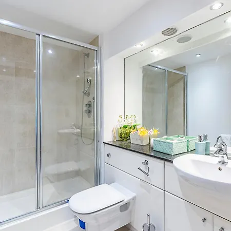 2&3 Bedrooms Near Excel - Modern Spacious For Larger Groups Apartment *