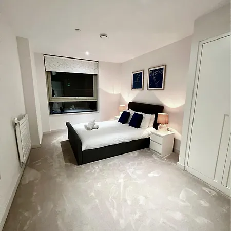 Stylish Docklands *