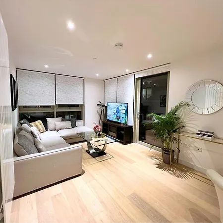 Stylish Docklands Apartment London