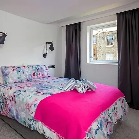 Shirlock - Italianflat * London