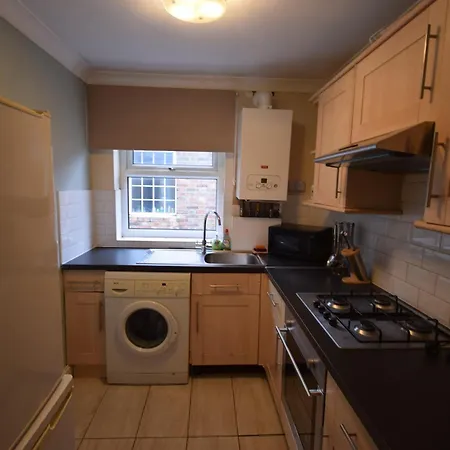 Apartment Two Bedroom Flat St Andrews Road *