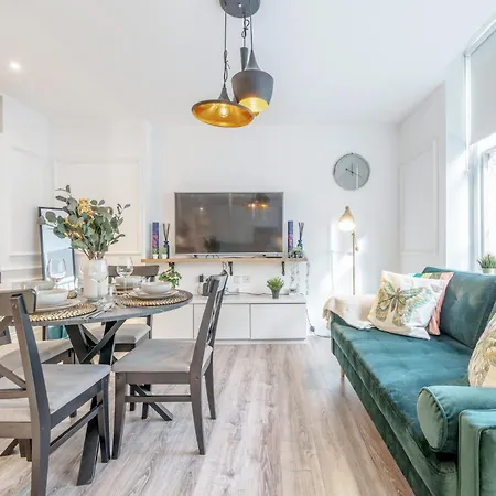 Hyde Park 2bedrooms 1bath Apartment