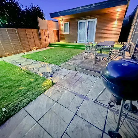 Stunning Garden House - Free Wifi & Parking * Hendon