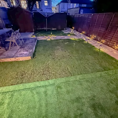 Stunning Garden House - Free Wifi & Parking Hendon