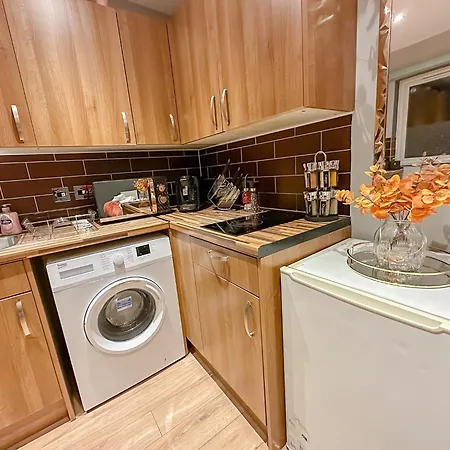 Stunning Garden House - Free Wifi & Parking Holiday home Hendon