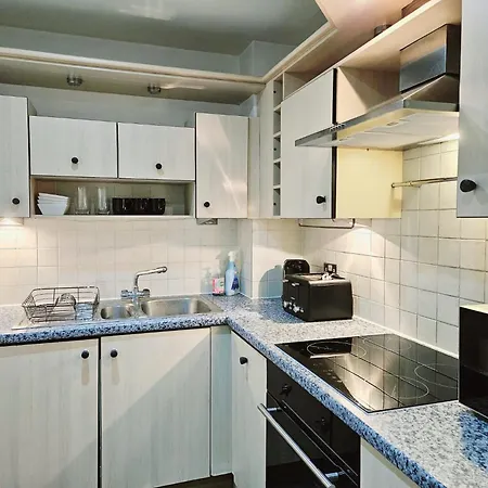 Abba Corner Apartment *