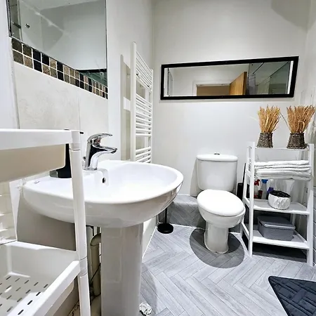 Abba Corner Apartment *