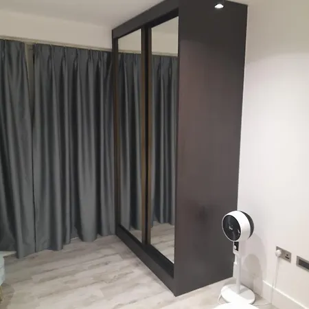 Luxe Place A Apartment London