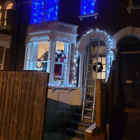 Holiday home 3-bed House In Self-contained In Ladywell *