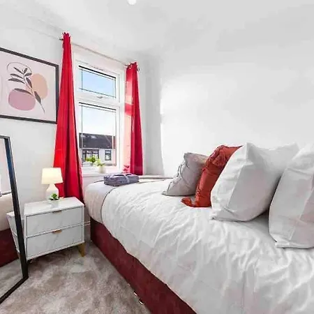 Sleeps 10, Cinema Tv , 2 Baths, 10 Mins To Stratford * Ilford