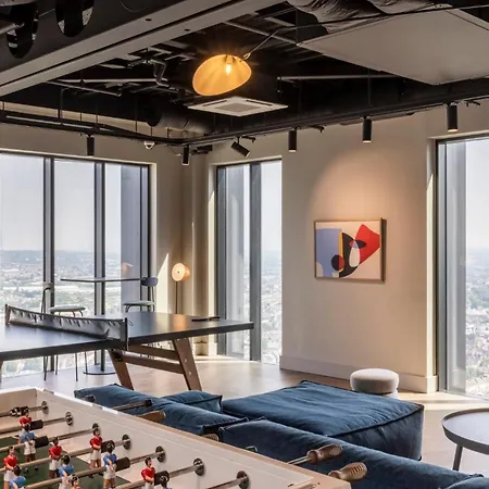 Magnificent At Ten Degrees In Apartment