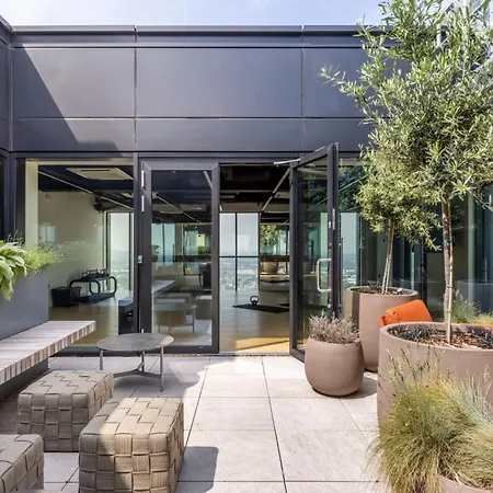 Magnificent At Ten Degrees In Apartment *