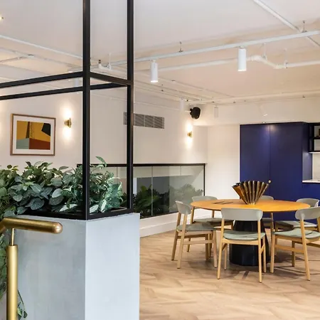 Magnificent At Ten Degrees In Apartment
