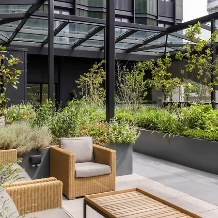 Magnificent At Ten Degrees In Apartment Croydon