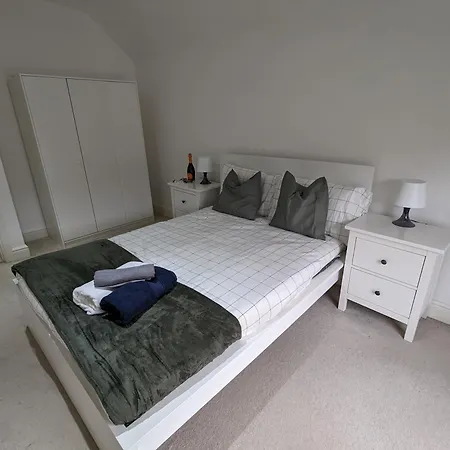 Apartament Delightful New Ensuite Bedroom With Stunning Shared Kitchen & Living -1c The Charteris