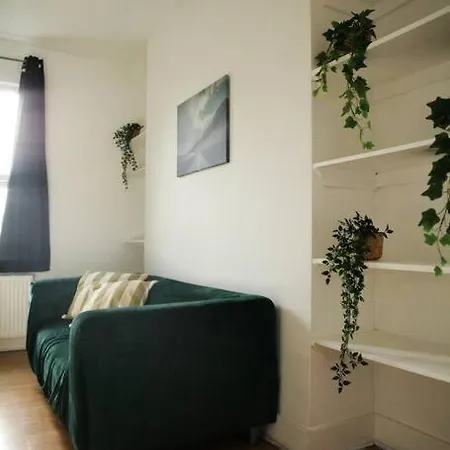 2 Bedrooms Flat In Hammersmith Apartment