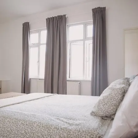 2 Bedrooms Flat In Hammersmith London