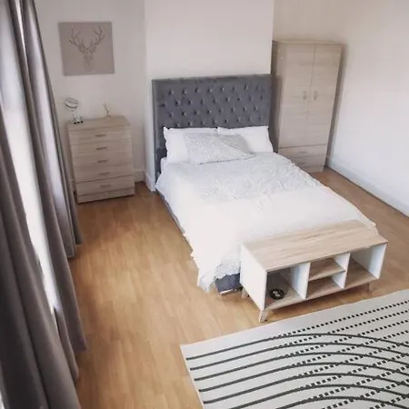 2 Bedrooms Flat In Hammersmith