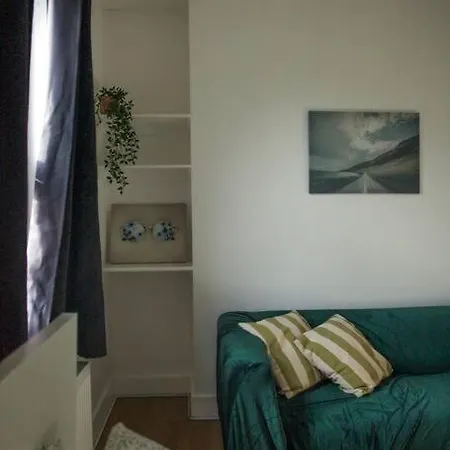 2 Bedrooms Flat In Hammersmith * London