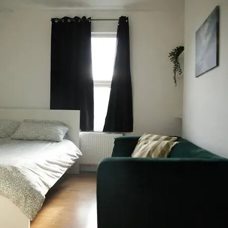 2 Bedrooms Flat In Hammersmith London