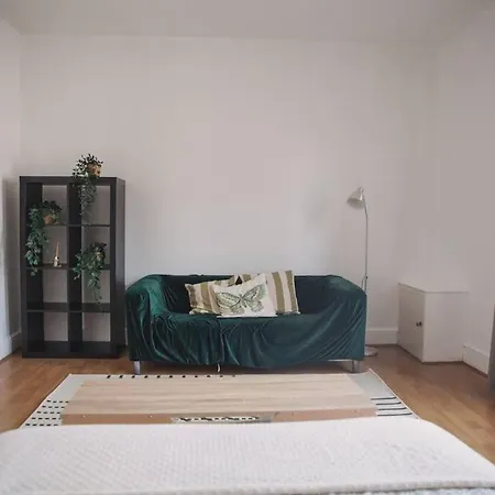 2 Bedrooms Flat In Hammersmith *
