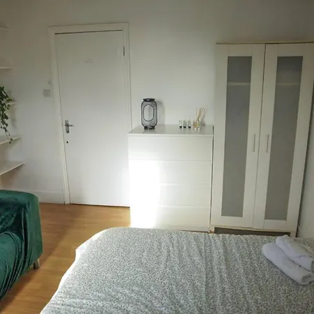 2 Bedrooms Flat In Hammersmith Apartment *