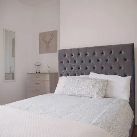 Apartment 2 Bedrooms Flat In Hammersmith London