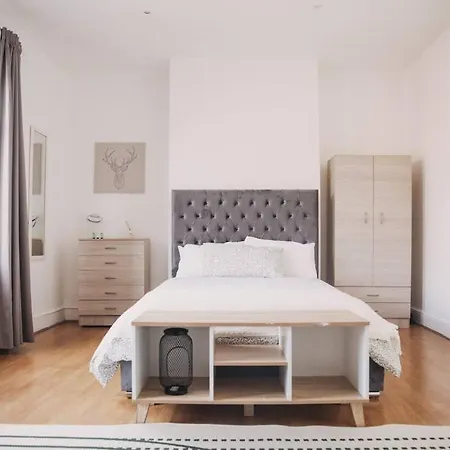 2 Bedrooms Flat In Hammersmith Apartment *
