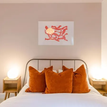 The Clissold, Two Bedroom N5 London