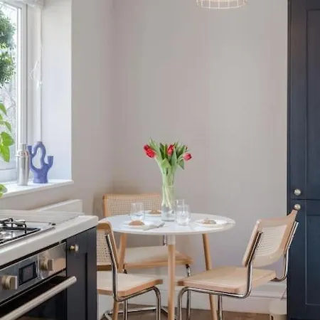 Apartment The Clissold, Two Bedroom N5 *