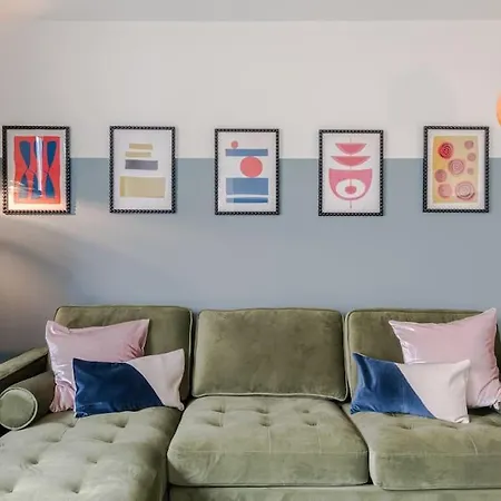 The Clissold, Two Bedroom N5 *