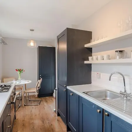 The Clissold, Two Bedroom N5 *
