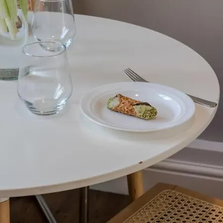 The Clissold, Two Bedroom N5 Apartment