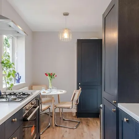 Apartment The Clissold, Two Bedroom N5 *