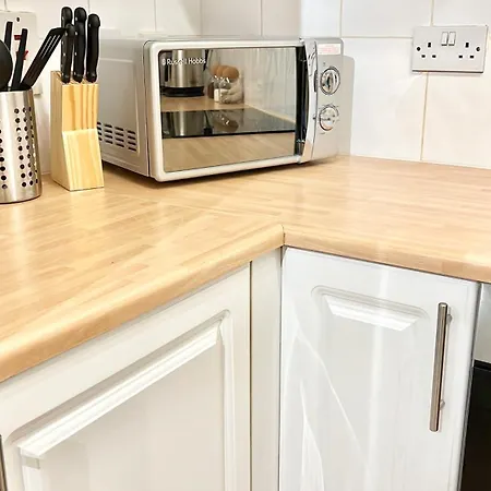 Cosy 1 Bed, Wembley Apartment *