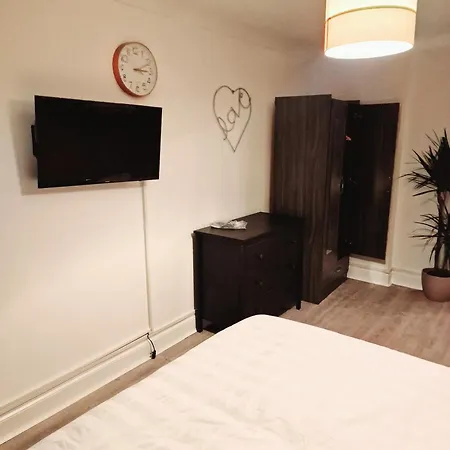 Flat 16 Homedale House *