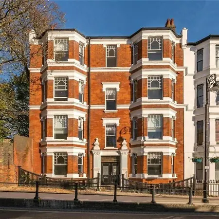 Stylish Hampstead Flat With Character And Charm * London