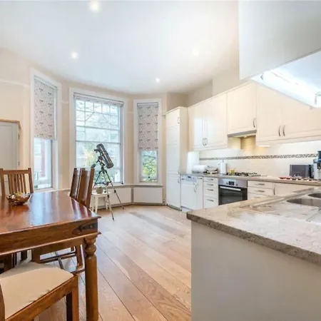 Apartment Stylish Hampstead Flat With Character And Charm