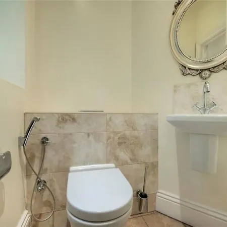 Apartment Stylish Hampstead Flat With Character And Charm