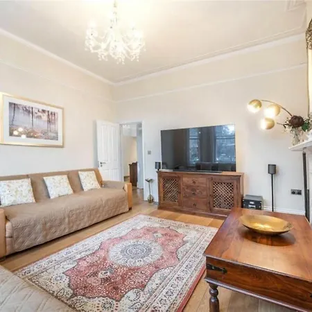 Stylish Hampstead Flat With Character And Charm Apartment