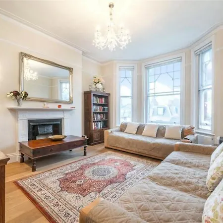 Stylish Hampstead Flat With Character And Charm * London