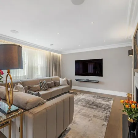 Luxury Large Park Lane Views 1250sqft * London