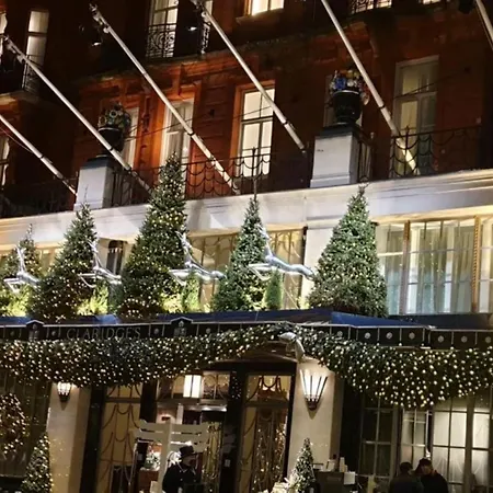 Park Lane Large Luxury Sleeps 6 London