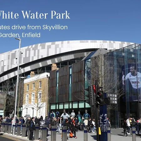 Skyvillion - Cozy Large 4 & 1 Bed In Enfield, Mins To Tube Station, Free Wi-fi Londres