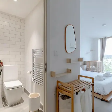 Charm & Convenience 3 Bed Near Excel *