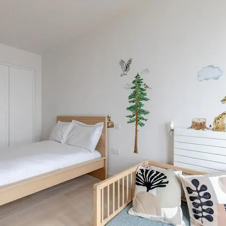 Apartment Charm & Convenience 3 Bed Near Excel *